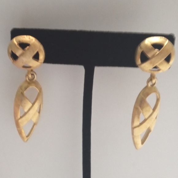 Earrings Brushed Gold Tone Tear Drop 1980's Vintage - Picture 2 of 6